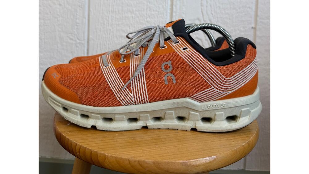 ON Running Cloudgo Turmeric/Aloe Men's Running Shoes 10.5 Oncloud